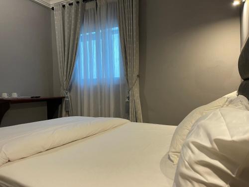 LA ROCHELLE HOTEL