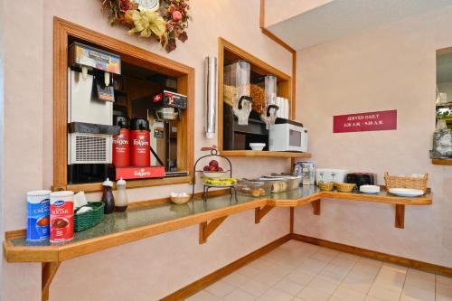Americas Best Value Inn Ozark - image 13