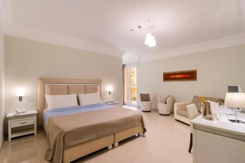 Victoria Palace Hotel - image 13