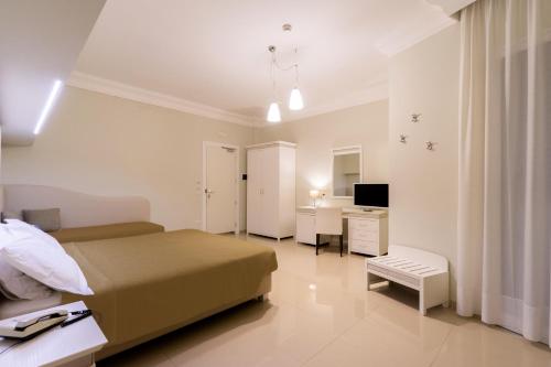 1 king bed, 1 sofa bed