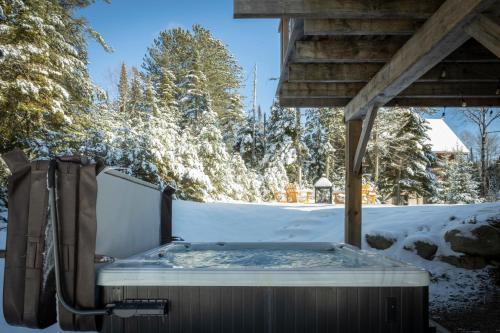 4-Bedroom Chalet Fraternite in Lac-Superieur Tremblant