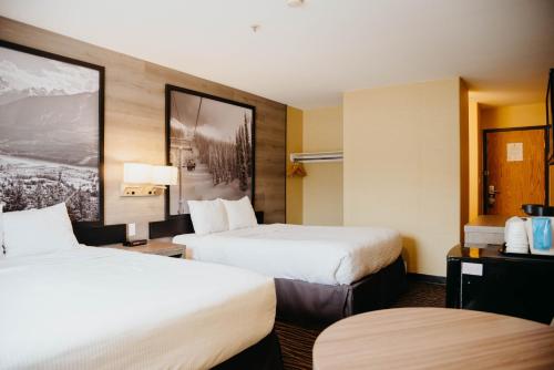 Queen Room with Two Queen Beds - Non-Smoking