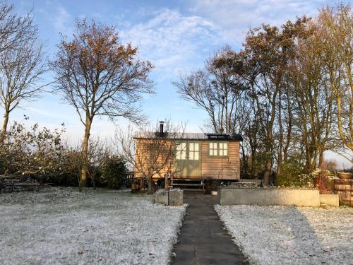 Little Plovers Shepherd Hut 2