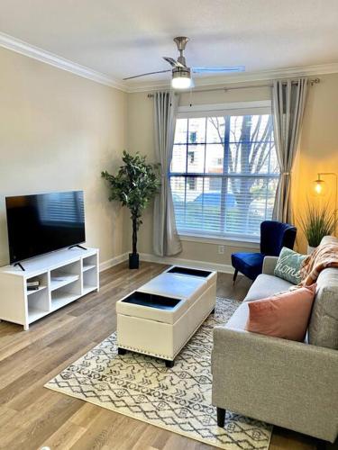 Luxury 1BR Perimeter- Near Northside, CHOA, Emory