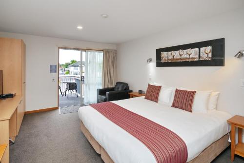 306 Motel Apartments - image 2