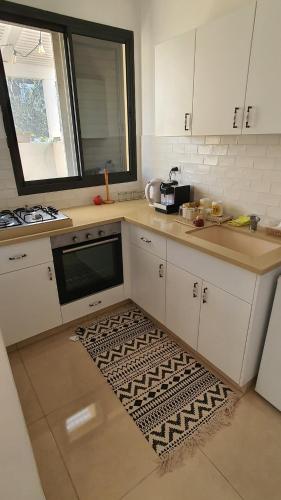 Konyha, B resort דירת נופש בדרום רמת הגולן in Givat Yoav