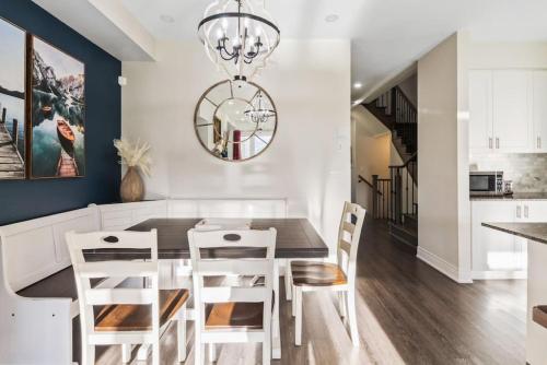 المرافق, Modern Home with Sauna Pool Table and Mountain View in The Blue Mountains (ON)