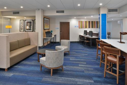 Holiday Inn Express Orlando - South Park By IHG - 로비