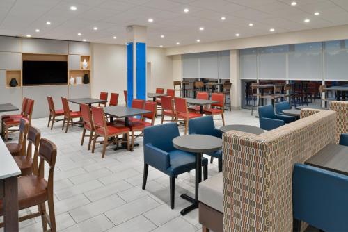 Holiday Inn Express Orlando - South Park By IHG - 로비