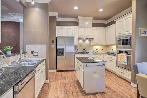 Spacious Home with Patio 5 Mi to Memorial Park in Houston, USA