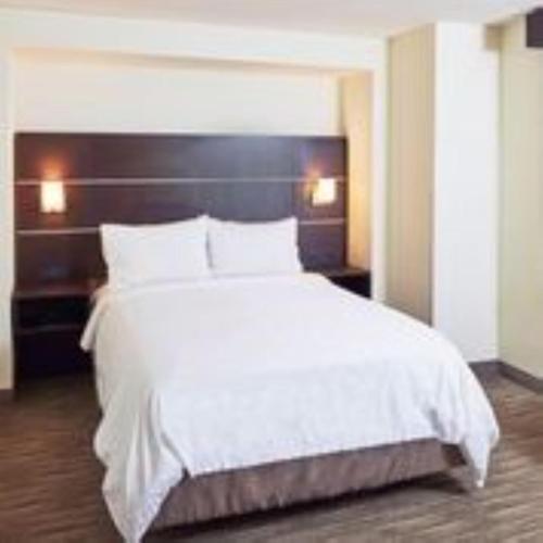 Holiday Inn Express Hotel & Suites- Gadsden