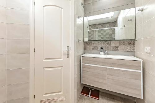 Three-Bedroom Townhouse image 10
