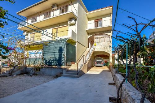  Apartment Luketa, Pension in Primošten