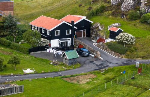 Зовнішній вигляд готелю, Unique Location - Bodanes - Hoydalar - 6 BR Villa in Hoyvík