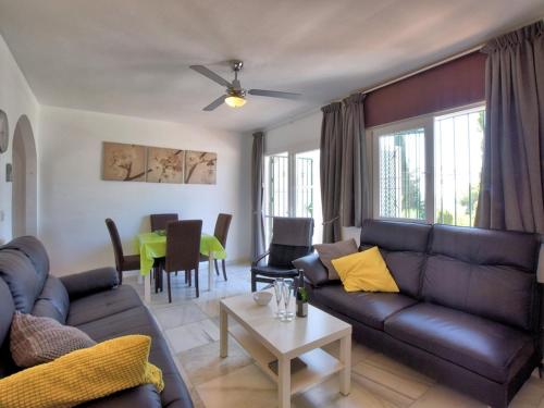 Homely holiday home in Benalmadena with private swimming pool
