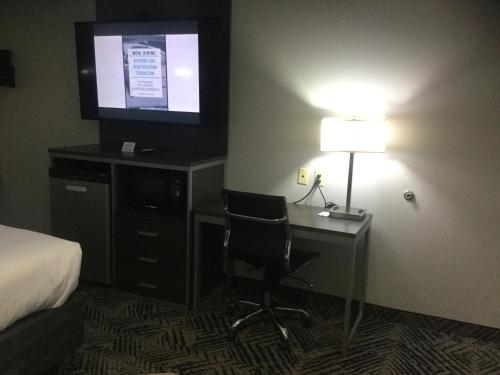 Muskogee Inn and Suites - image 3
