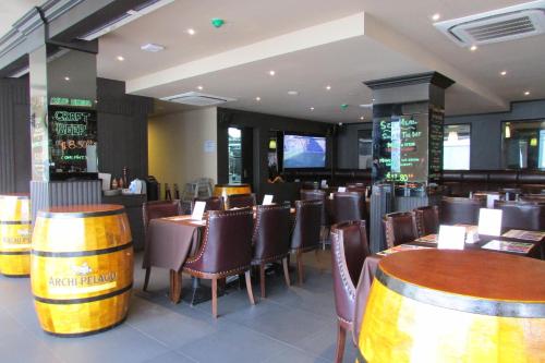 Bar/lounge, The Southbridge Hotel near Outram Park MRT Station