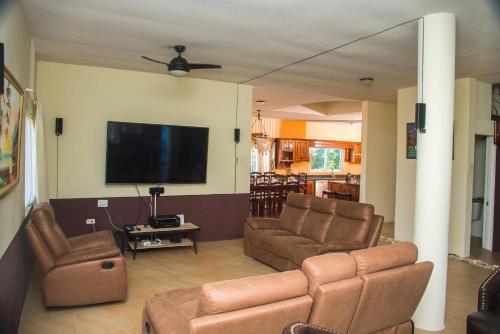 Facilities, RunAway to Tranquility, overlooking the Bay in Runaway Bay