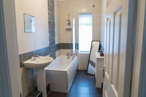 Cosy Home Bolton by Prime Stay