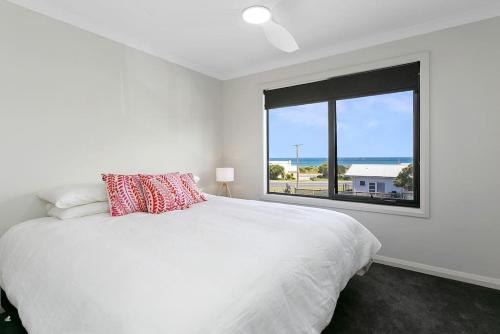 Benswan at the Bay - Modern 5-bedroom Holiday Home