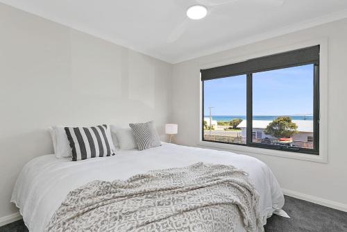 Benswan at the Bay - Modern 5-bedroom Holiday Home