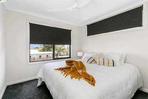 Benswan at the Bay - Modern 5-bedroom Holiday Home