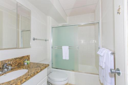 Ilikai Marina Studio City View Condos with Fully Equipped Kitchens & Free Wifi - image 14