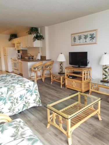 Ilikai Marina Studio City View Condos with Fully Equipped Kitchens & Free Wifi - image 11