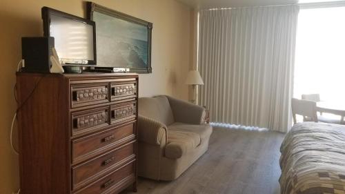 Ilikai Marina Studio City View Condos with Fully Equipped Kitchens & Free Wifi - main image