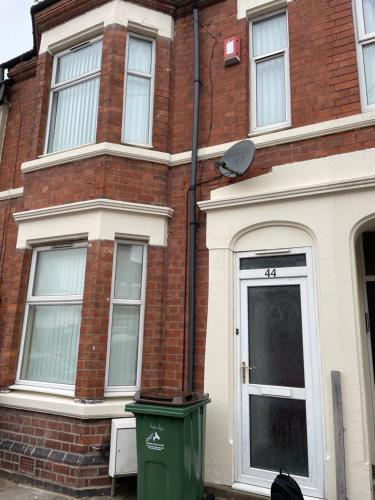 Coventry House near City Centre WIFI Netflix onsite Free Parking