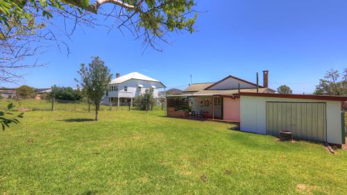 The Vines Motel & Cottages