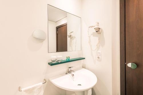 Hotel Emporda - image 8