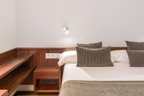 2 twin beds
