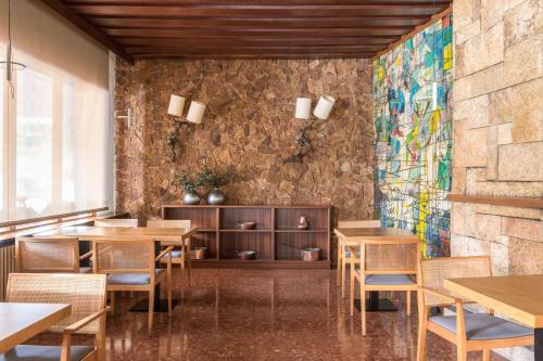 Hotel Emporda - image 9