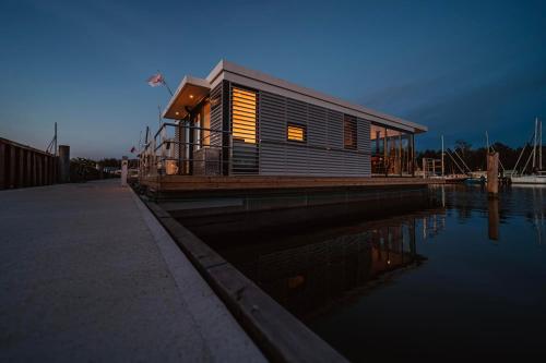 Floatinghouses Peenemunde 7.6km von Freesendorfer Weg entfernt