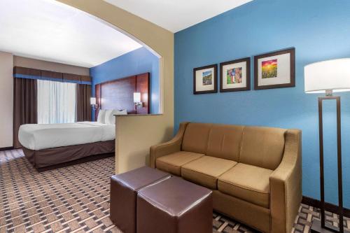 Comfort Suites Georgetown - image 13