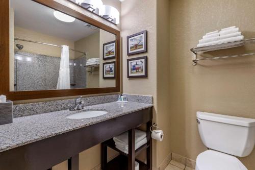 Queen Suite with Two Queen Beds and Roll-In Shower - Accessible/Non-Smoking