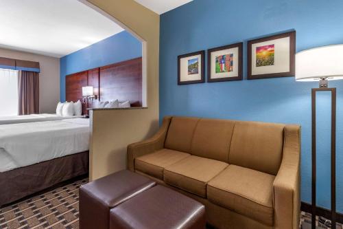 Comfort Suites