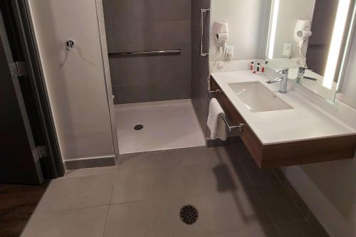 Microtel Inn & Suites by Wyndham Milford - image 7