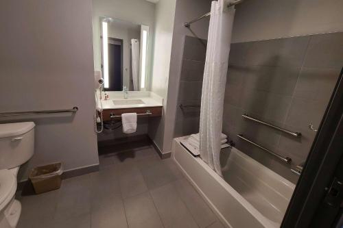 Microtel Inn & Suites by Wyndham Milford - image 10
