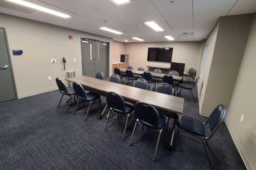 Microtel Inn & Suites by Wyndham Milford - image 12