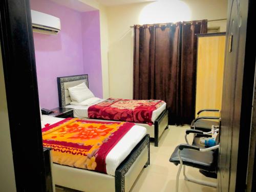 2 twin beds