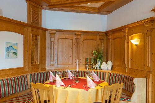 Étterem, Gastehaus Arracher Hof in Arrach