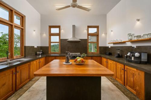 keuken, Villa the Divine in Unawatuna