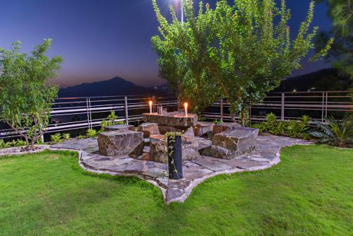 ห้องอาหาร, กนิษก์ รีทรีต เชล (Kanishka Retreat Chail) in ไชล์