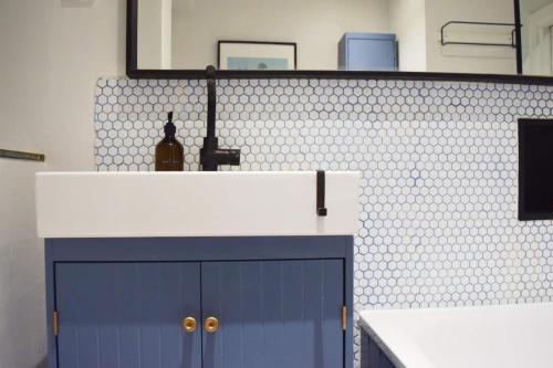 Comfy 2 Bedroom Apartment with Courtyard in Peckham Rye