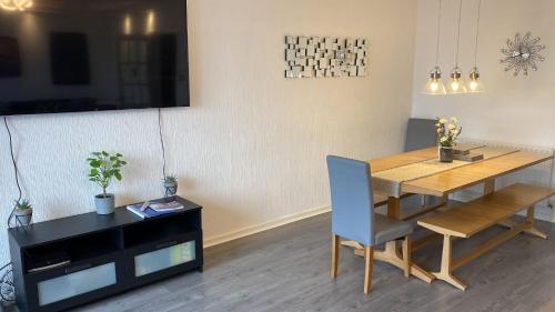 Shared lounge/TV area, Seapoint House in Jubilee