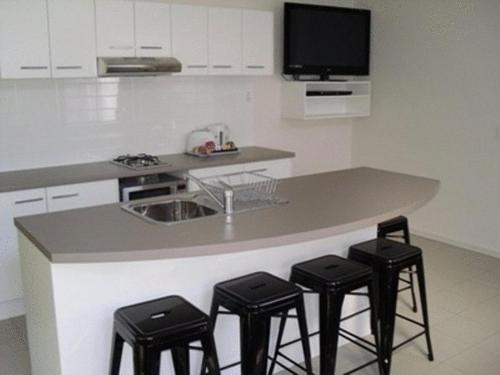 3 bedrooms, 7 beds