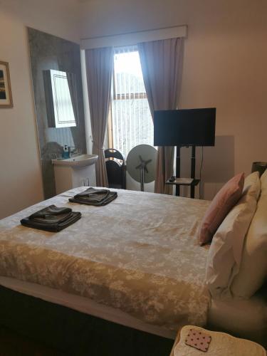 Standard Double Room with Shared Bathroom