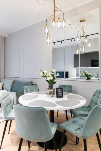 Instalaciones, Bob W Ambassador in Lower Town